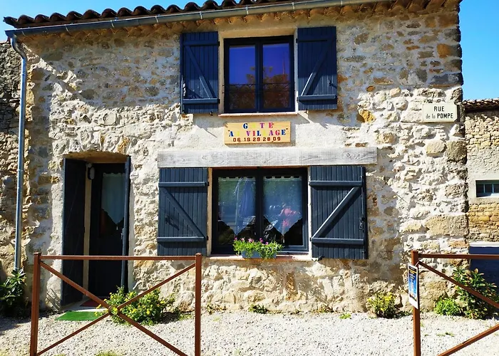 Au Village